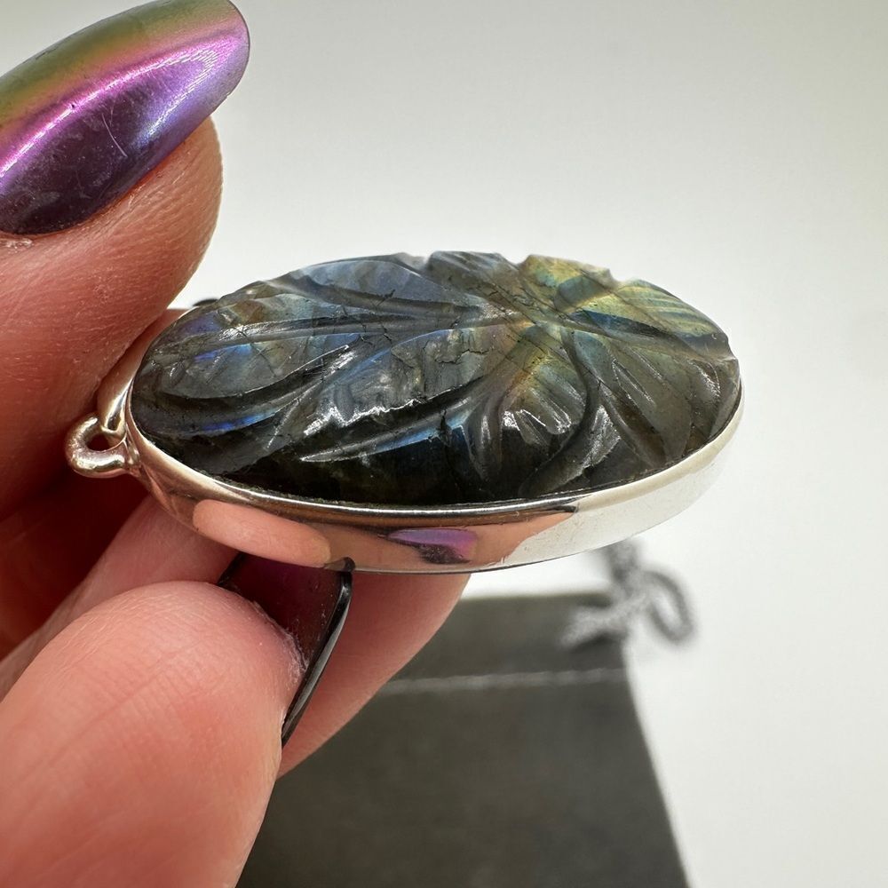 NWOT 27x16mm CARVED flower Labradorite pendant in solid sterling silver! - Picture 5 of 10